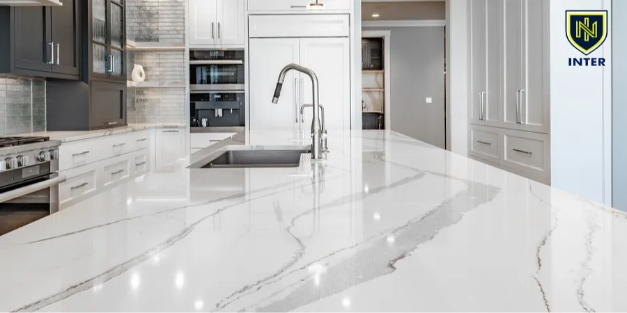 کابینت ممبران رنگ خنثی با صفحه سنگ طرح مرمر